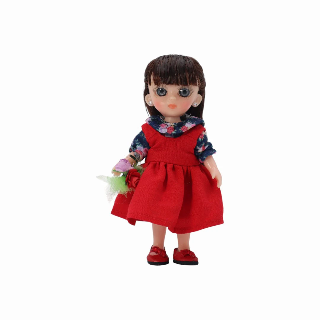 Muñeca Red and Blue con vestido rojo y blusa floral azul